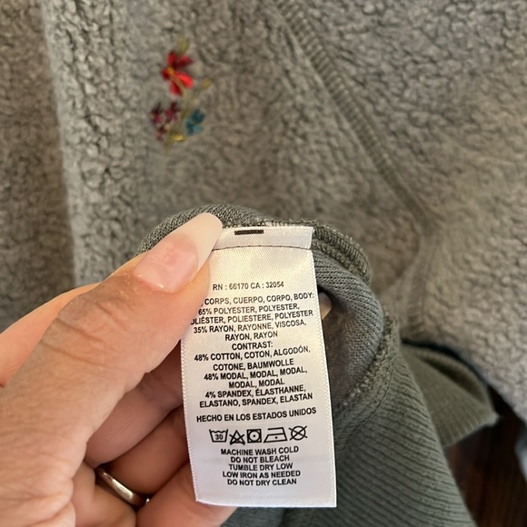 Anthropologie Top 🍒🍒 - Picture 7 of 15